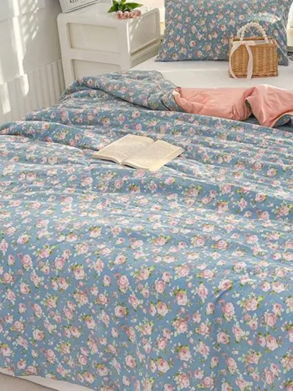 NEW ‘The Rose Blanket' -  The Fleece Company - Full Size 'Cotton & Soybean Fiber - Picture 10 of 13